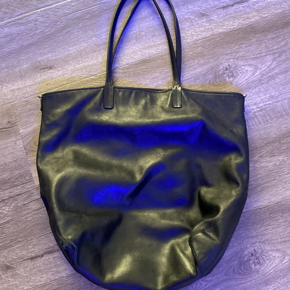 Black leather tote bag from Creatures Of Comfort - Picture 8 of 16